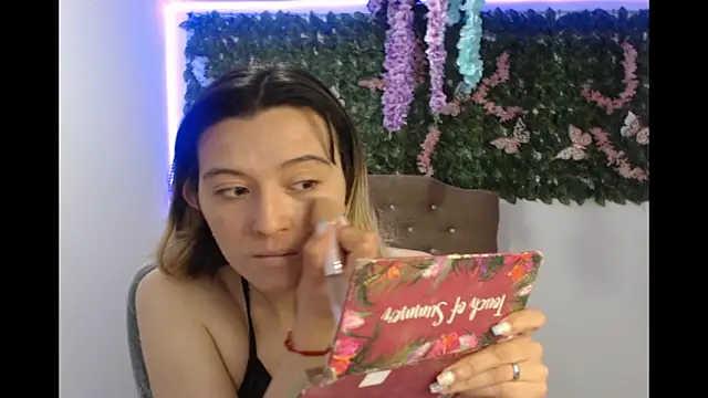 cristal hills 19 online show from December 18, 2025, 5:52 pm