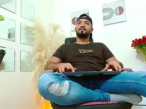 Snapshot of mathewv_ chatting on October 11, 2025, 11:03 pm mathewv online show from October 11, 2025, 11:03 pm