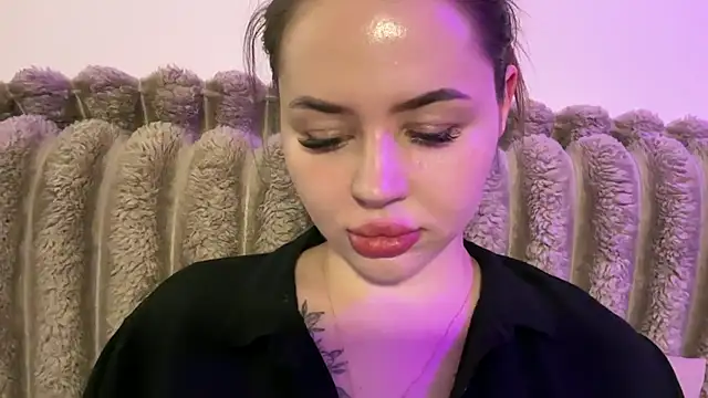 AlmaryKim online show from July 19, 2026, 8:12 pm