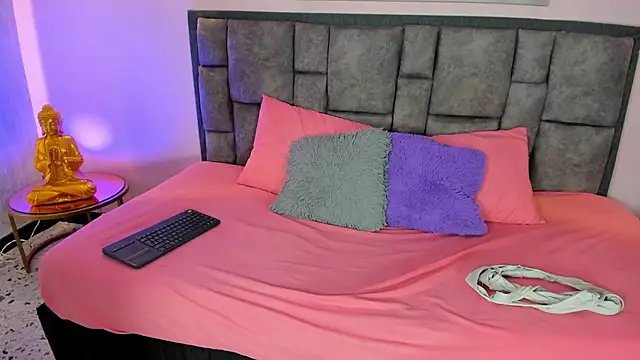 Xiomara Stwart online show from October 6, 2025, 12:24 pm