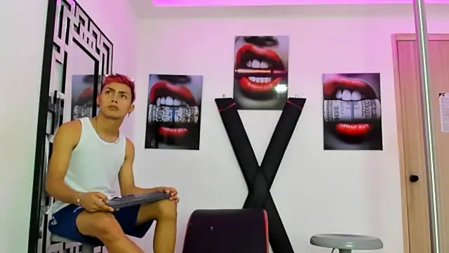 Snapshot of VERY_HOT_GUYS chatting on October 18, 2025, 10:54 pm VERY HOT GUYS online show from October 18, 2025, 10:54 pm