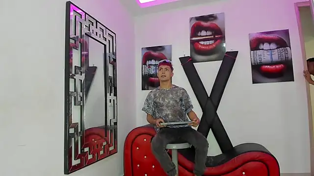 Snapshot of VERY_HOT_GUYS chatting on November 8, 2025, 1:28 am VERY HOT GUYS online show from November 8, 2025, 1:28 am