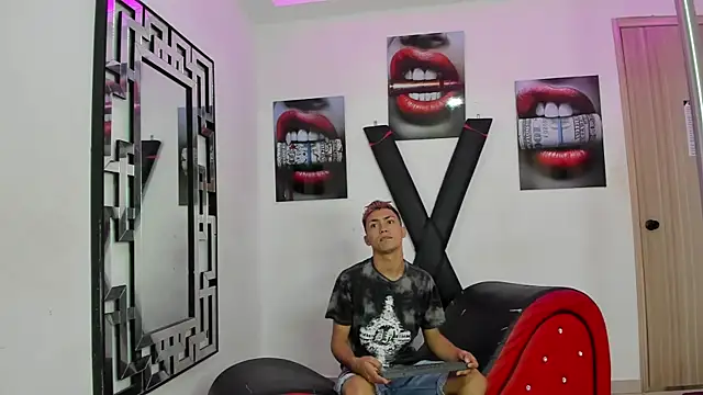 Snapshot of VERY_HOT_GUYS chatting on November 27, 2025, 1:13 pm VERY HOT GUYS online show from November 27, 2025, 1:13 pm