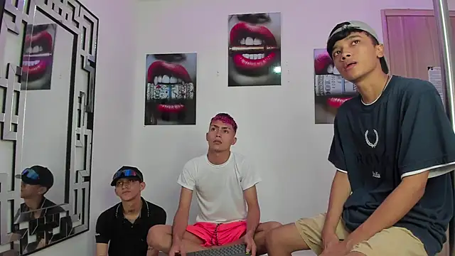 Snapshot of VERY_HOT_GUYS chatting on December 5, 2025, 1:09 pm VERY HOT GUYS online show from December 5, 2025, 1:09 pm