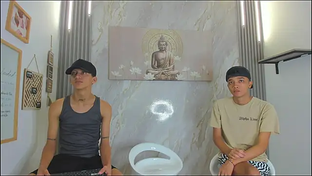 Snapshot of VERY_HOT_GUYS chatting on December 17, 2025, 1:28 pm VERY HOT GUYS online show from December 17, 2025, 1:28 pm