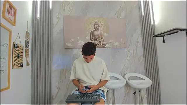 Snapshot of VERY_HOT_GUYS chatting on December 22, 2025, 7:27 am VERY HOT GUYS online show from December 22, 2025, 7:27 am