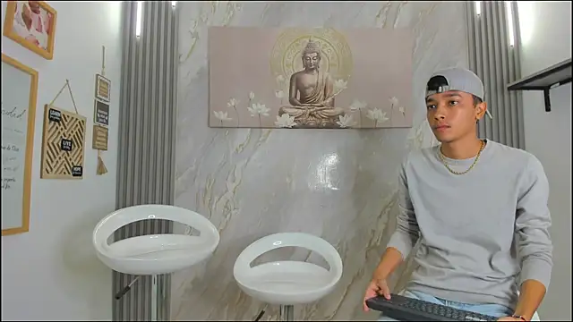 Snapshot of VERY_HOT_GUYS chatting on January 8, 2026, 1:24 pm VERY HOT GUYS online show from January 8, 2026, 1:24 pm