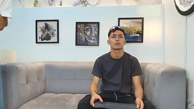 Snapshot of VERY_HOT_GUYS chatting on January 13, 2026, 5:29 pm VERY HOT GUYS online show from January 13, 2026, 5:29 pm