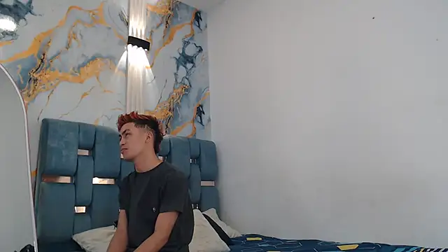 Snapshot of VERY_HOT_GUYS chatting on February 7, 2026, 1:15 pm VERY HOT GUYS online show from February 7, 2026, 1:15 pm