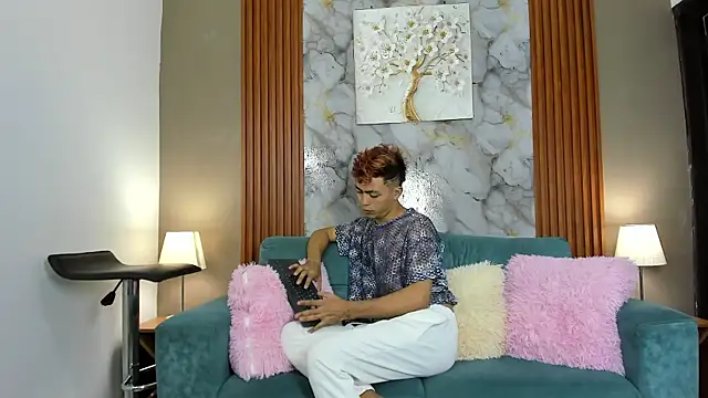 Snapshot of VERY_HOT_GUYS chatting on February 14, 2026, 1:19 pm VERY HOT GUYS online show from February 14, 2026, 1:19 pm