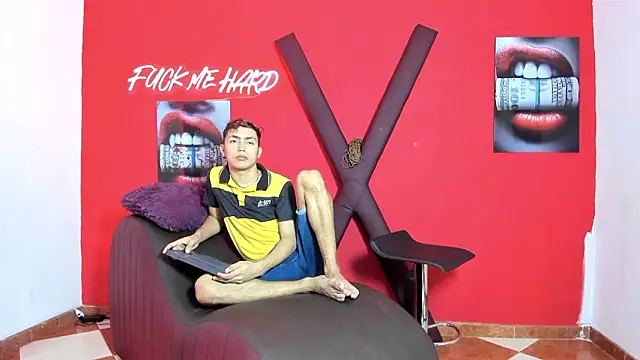 Snapshot of VERY_HOT_GUYS chatting on March 4, 2026, 1:39 pm VERY HOT GUYS online show from March 4, 2026, 1:39 pm