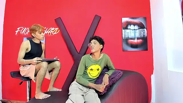 Snapshot of VERY_HOT_GUYS chatting on March 18, 2026, 7:39 pm VERY HOT GUYS online show from March 18, 2026, 7:39 pm