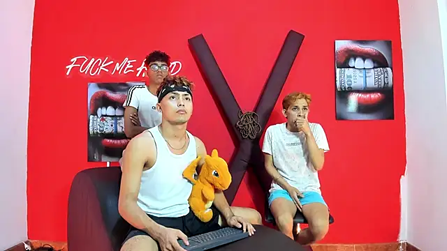 Snapshot of VERY_HOT_GUYS chatting on March 19, 2026, 7:40 pm VERY HOT GUYS online show from March 19, 2026, 7:40 pm