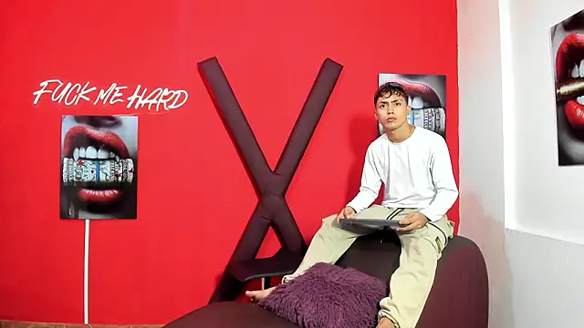 Snapshot of VERY_HOT_GUYS chatting on March 27, 2026, 7:13 pm VERY HOT GUYS online show from March 27, 2026, 7:13 pm