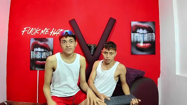 Snapshot of VERY_HOT_GUYS chatting on March 28, 2026, 7:13 pm VERY HOT GUYS online show from March 28, 2026, 7:13 pm