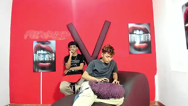 Snapshot of VERY_HOT_GUYS chatting on April 11, 2026, 7:18 pm VERY HOT GUYS online show from April 11, 2026, 7:18 pm