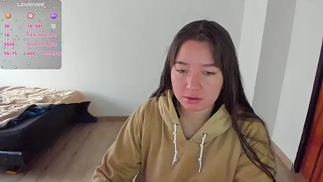 annyaparis online show from April 15, 2026, 12:23 pm