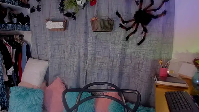 AmaruBloom online show from October 29, 2025, 4:15 am