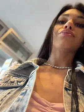 Snapshot of ilariea_girl chatting on May 11, 2026, 4:15 pm ilariea girl online show from May 11, 2026, 4:15 pm