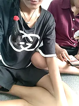 Snapshot of Unique_girls90 chatting on February 23, 2026, 6:11 am Unique girls90 online show from February 23, 2026, 6:11 am