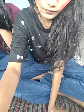 Snapshot of Unique_girls90 chatting on March 4, 2026, 7:47 am Unique girls90 online show from March 4, 2026, 7:47 am