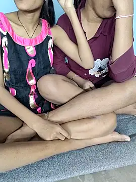 Snapshot of Unique_girls90 chatting on April 12, 2026, 12:43 pm Unique girls90 online show from April 12, 2026, 12:43 pm