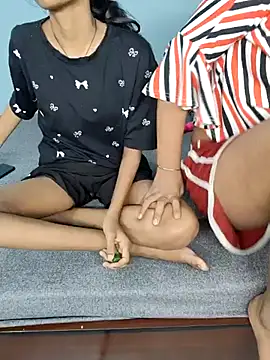 Snapshot of Unique_girls90 chatting on April 15, 2026, 12:34 pm Unique girls90 online show from April 15, 2026, 12:34 pm