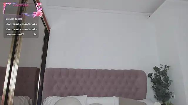 Snapshot of Naughty_kittyy1 chatting on October 13, 2025, 8:47 am Naughty kittyy1 online show from October 13, 2025, 8:47 am