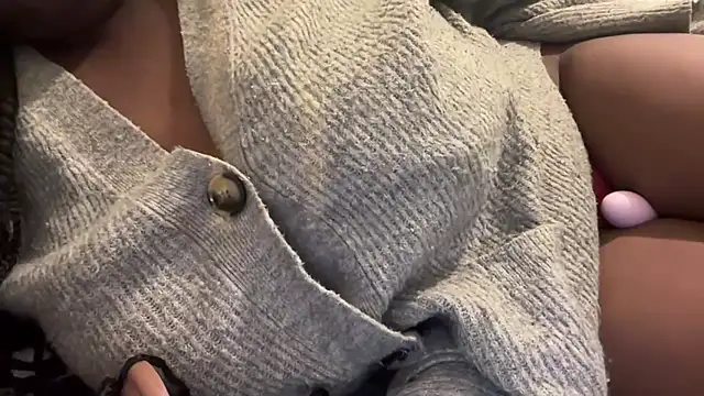 nanaisbackk online show from October 11, 2025, 8:40 pm