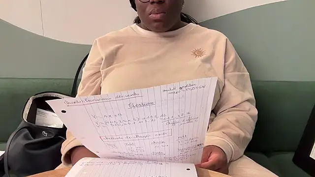 nanaisbackk online show from December 16, 2025, 7:35 am