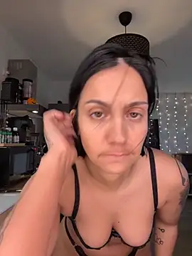 LaPetiteKim online show from December 4, 2025, 8:56 am