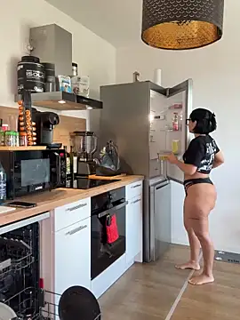 LaPetiteKim online show from March 12, 2026, 12:55 pm