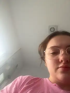 Victoria6989 online show from February 16, 2026, 3:52 pm