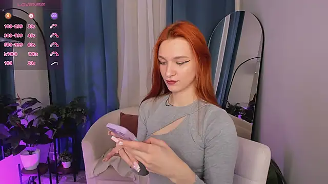 Snapshot of PollyMayer chatting on June 18, 2026, 8:35 pm PollyMayer online show from June 18, 2026, 8:35 pm