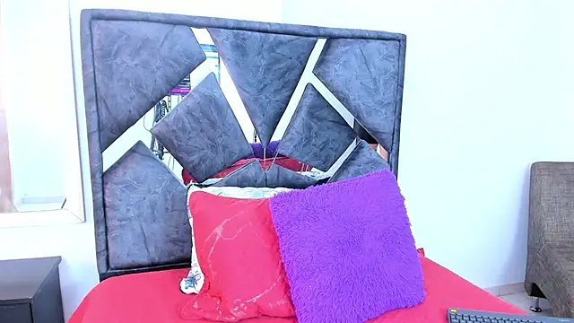 mia fox4 online show from December 1, 2025, 12:43 pm