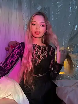  Siennaaa  online show from March 5, 2026, 9:00 pm