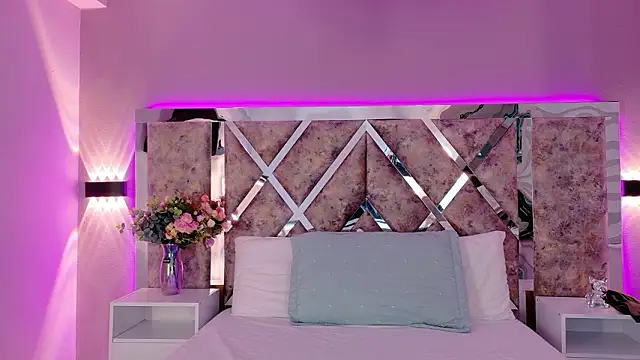 MeganR  online show from January 19, 2026, 1:37 pm