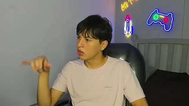 StiwenTwink online show from October 2, 2025, 3:08 pm