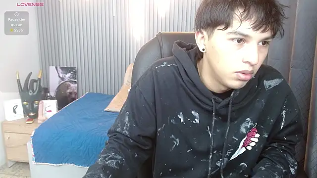 Snapshot of StiwenTwink chatting on June 9, 2026, 1:34 pm StiwenTwink online show from June 9, 2026, 1:34 pm