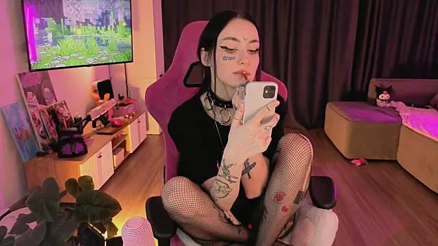 awwkira online show from October 3, 2025, 1:13 am