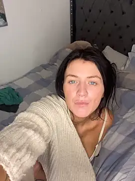 LolaReaX online show from February 10, 2026, 7:45 am