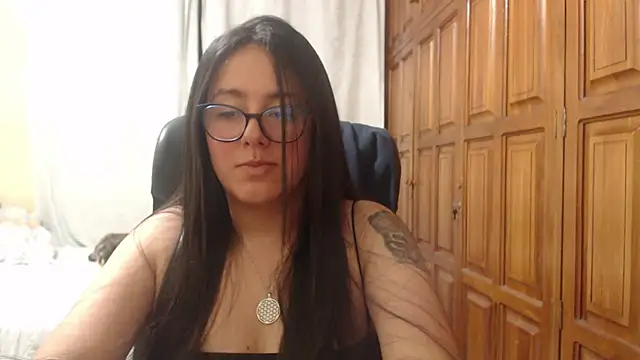 Venus cat  online show from April 25, 2026, 4:37 am