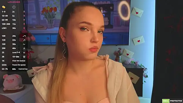 JulieLupo online show from April 3, 2026, 6:22 am