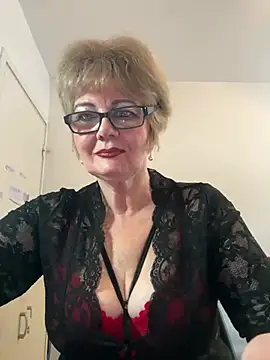 Snapshot of BoloshkaBlonda chatting on February 4, 2026, 10:54 am BoloshkaBlonda online show from February 4, 2026, 10:54 am