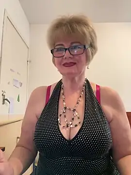 Snapshot of BoloshkaBlonda chatting on February 14, 2026, 8:22 am BoloshkaBlonda online show from February 14, 2026, 8:22 am