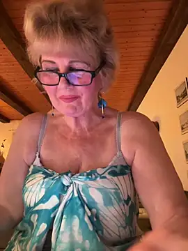 Snapshot of BoloshkaBlonda chatting on February 19, 2026, 7:21 pm BoloshkaBlonda online show from February 19, 2026, 7:21 pm