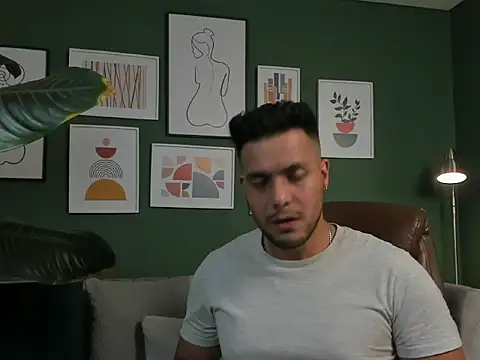 Snapshot of IanCross chatting on November 1, 2025, 12:34 am IanCross online show from November 1, 2025, 12:34 am