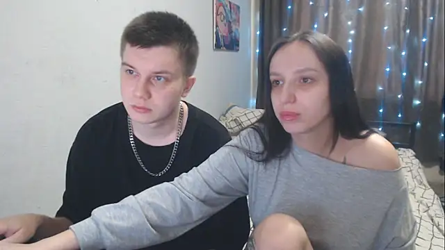 Snapshot of Mark_and_Wendy chatting on April 8, 2026, 12:38 pm Mark and Wendy online show from April 8, 2026, 12:38 pm