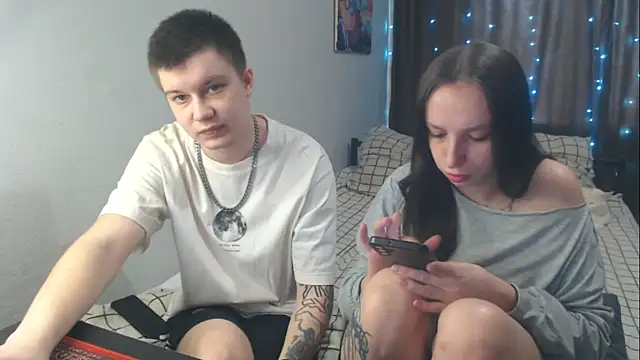 Snapshot of Mark_and_Wendy chatting on April 13, 2026, 7:14 am Mark and Wendy online show from April 13, 2026, 7:14 am