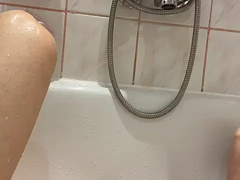 pleasedontpressaredburton online show from October 30, 2025, 12:50 pm